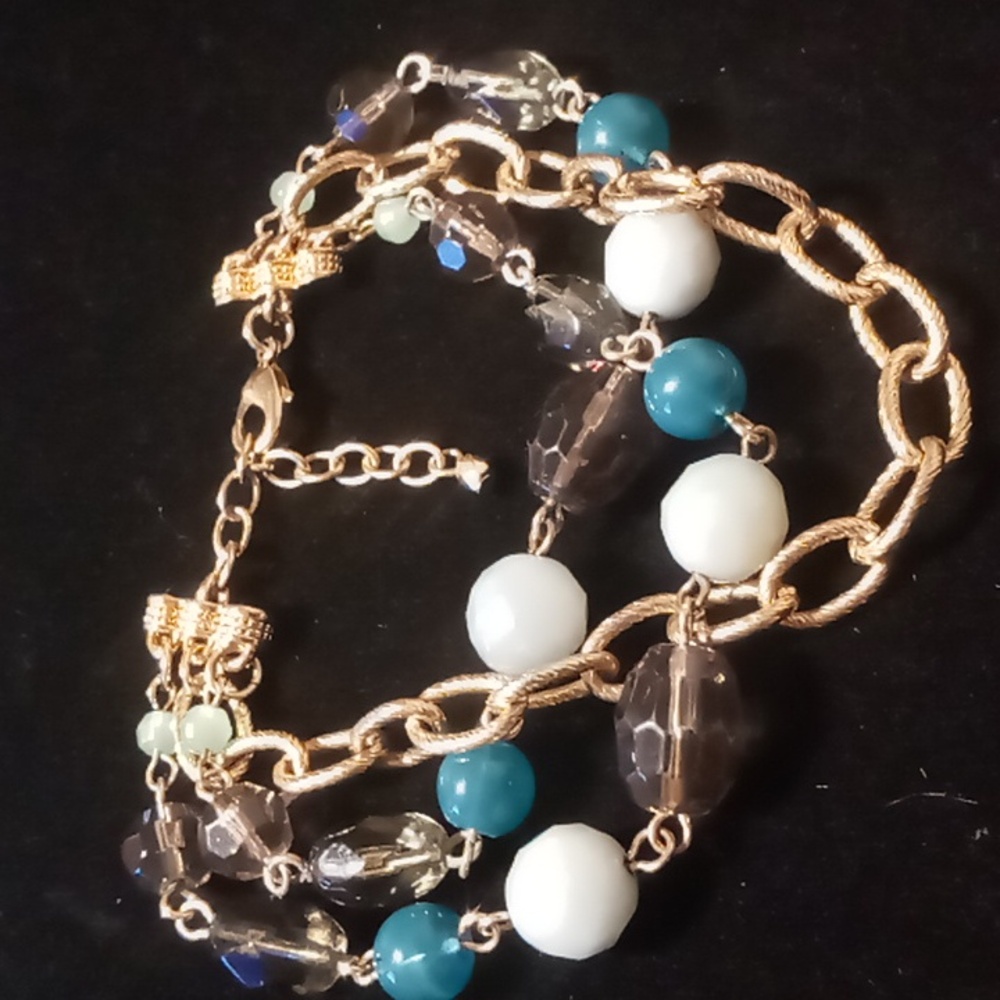Boho 3 Layered glass beaded bracelet oval link chain. Nwot
